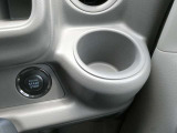 運転席側にあるドリンクホルダーです。