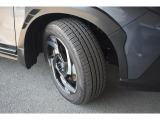 タイヤサイズは225/55R18です