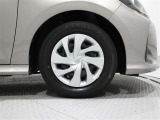 タイヤサイズは(175/70R14)でキャップ付きスチールホイールです。