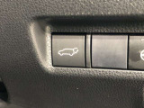 電動バックドアオープナーが付いてます。運転席でバックドアの開閉ができます。