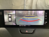 360度モニターは、4つのカメラによる前後左右・俯瞰映像でドライバーからは見えない領域の危険認知をサポート!全周囲の死角を減らし、狭い駐車場や幅寄せ、T字路の進入などの運転の安心感を高めますッ!