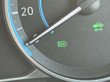 ハイビームアシストは周囲の明るさから対向車や先行車、街灯の有無などをフロントカメラが検知して、自動でハイビーム(上向き)とロービーム(下向き)を切り替える機能です。