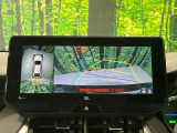 【パノラミックビューモニター】専用のカメラにより、上から見下ろしたような視点で360度クルマの周囲を確認することができます☆死角部分も確認しやすく、狭い場所での切り返しや駐車もスムーズに行えます。