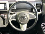 【純正革巻きステアリング】上質な革を使用することで、手にしっかり馴染みとても運転しやすいハンドルです♪