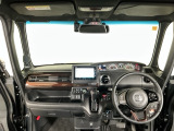 【前方視界】開放的な前方視界!運転がしやすく疲れにくいです♪窓が大きく、見通しがとっても良いおクルマですよ♪