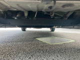 下廻りもとてもキレイな状態です、長くお乗り頂けるよう弊社はサビ腐食のない車両を厳選仕入れしています!