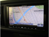 純正ナビを装備。タッチパネル式で使いやすく、お出かけもラクラクです。
