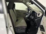 運転席側にはシートリフター機能が付いております。自分のスタイルに合った運転姿勢がとれ、快適に運転することができます。
