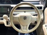 インテリアに合わせたデザインのステアリングは、運転される方のことも考え、運転しやすい形状、大きさです。是非一度、実際に触ってお確かめください。