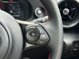 ステアリングスイッチ右側 メーター操作スイッチ、車間距離切替スイッチ、音声認識スイッチ。 前方から目を離すことなく操作できます!