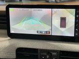 【アラウンドビューモニター】車を上から見下ろしているかのような映像で周囲の状況がひと目で確認、狭い駐車場に駐車するときも安心です♪
