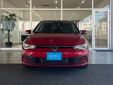 ドイツ車はフロントマスクに特徴がございます。 精悍なマスクは一目でGOLF8と分かるデザインです。