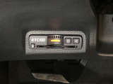 ハンドルの左下にETC2.0がついています。高速道路の料金所の通過も楽々です!。 カードの取り出しもしやすい場所についています。