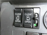 電動スライドドアのスイッチで車内からもスライドドアの開閉ができます。イージークローザー機能で半ドアになることも防止してくれます。