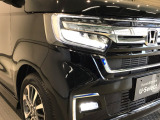 【LEDヘッドライト】ディスチャージヘッドライト(HID)と同等の明るさで、夜道や雨天走行が明るく視界良好!! フォグライトも装備で、安心感さらにUPです♪安心ドライブを楽しんで下さい♪