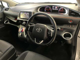 すっきりとしたデザインの内装は、さすがトヨタ車の上品さを感じます。