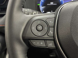 運転中、オーディオの操作をしてて、ハッとしたことはありませんか?ステアリングスイッチは、運転中でもハンドルでオーディオの操作が可能です。安全なドライブをサポートします。