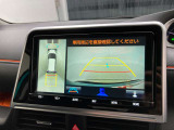 バックカメラの他に上から見下ろしたような画像が見れるアラウンド(全方位)モニター。前後左右を把握できる、すごい機能が装備されています!