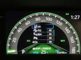 レーンディパーチャーアラートとは車線または走路からの逸脱の可能性を警告すると共に、車線または走路からの逸脱を避けるためのハンドル操作の一部を支援する機能です。詳細は販売店スタッフまでおたずねください。