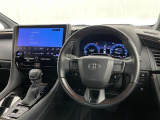 運転席まわりです。 各操作スイッチは使いやすい位置に配置されてます。