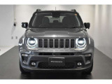 Jeep伝統の7スロットグリルが存在感ありますね。