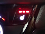 運転席と助手席には、【シートヒーター】が装備されています。温度調整も「Hi/Low」の切り替えができお好みの設定で快適なドライブを楽しめます。腰から下が暖まると、暖房よりも体があったまりますよ。
