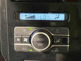 AUTOエアコンを装備しています♪室内の温度を設定するとセンサーが室温を感知して、温度、風量を自動的にコントロ-ルして快適な空間を作ってくれます!