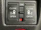 【両側パワースライドドア】両側がパワースライドドアになっており、運転席のスイッチやスマートキーでも開閉が可能です!開口部も広いので乗り降りも楽々♪