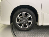 機敏さを引き立てる純正アルミ 215/45 R18 装着!