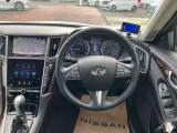 使いやすく安全な操作性と良好な視界を実現した運転席!