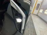 暗闇でも前方をくっきりと照らしてくれるライトです。夜の運転でも安心ですね。
