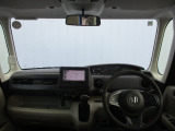 インパネ周りのお写真です。 視界が広く運転がしやすくなっております。