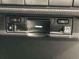 【ETC2.0装着車】カーナビと連携させることで全国の「ITSスポット」と双方向通信し渋滞を回避するルートを案内します。情報配信を受けるたびに最速のルートを再検索。料金所もストレスなく通過できます。