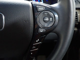 右側にはHonda SENSINGとオートクルーズコントロールのスイッチを装備!