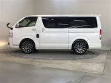 両側パワースライドドア付きだから、狭い駐車スペースなどでの 乗り降りラクラク!小さなお子さまのいるご家庭には嬉しい装備。
