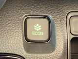 【eコンスイッチ】低燃費運転をサポートするECONモード。スイッチをONすると、エンジンやトランスミッション、A/Cなどを協調制御し、燃費の向上に貢献。エコドライブの効果を高めます。