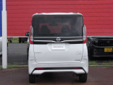 エマージェンシーブレーキ、フロント&バックソナー、インテリジェント LI(車線逸脱防止支援システム)+LDW(車線逸脱警報)、インテリジェント FCW(前方衝突予測警報)、標識検知機能など安全装置が充実!
