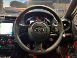 【純正革巻きステアリング】上質な革を使用することで、手にしっかり馴染みとても運転しやすいハンドルです♪