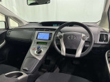 運転席まわりです。 各操作スイッチは使いやすい位置に配置されてます。