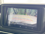 【バックカメラ】駐車時に後方がリアルタイム映像で確認できます。大型商業施設や立体駐車場での駐車時や、夜間のバック時に大活躍!運転スキルに関わらず、今や必須となった装備のひとつです!