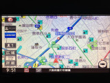 ダイハツ純正ナビゲーションを装備しています☆TVは画像がきれいなフルセグになっていてスマホに入っている音楽もBluetoothで繋いで楽しんでいただけます☆