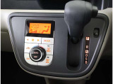 親しみやすいシフトです。 坂道や信号の多い日本では操作が簡単でいいです。 シフトチェンジしやすい所に配置されているので操作し易いですよ。