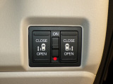 【電動スライドドア】ボタン一つで自由自在に開閉が可能!指先一つで運転席からどちらのドアも開閉できるので非常に便利な装備です!挟み込み防止機能もついているので小さなお子様がいる方も安心です!