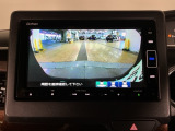 【バックカメラ】運転が苦手な方も車庫入れラクラクです!ギアをリバースに入れれば自動的に切り換わりますので、面倒な操作は不要です♪狭い駐車場もお車を傷つけず安心ですね!