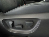 パワーシート搭載。微妙な調整が手軽にでき、ピッタリのポジションで運転することが可能です。