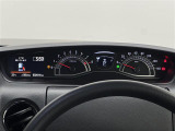 【メーターまわり】ドライバーから見やすい位置にあって安全運転に寄与します。マルチインフォメーションディスプレイでは、クルマに関する情報の確認はもちろん、各種安全機能・装備のON/OFFも設定可能。