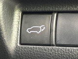 【パワーバックドア】スマートキーや運転席のボタンを押すだけでリアゲートが自動で開閉します!荷物を持っている時や、高い位置にあるバックドアを閉める際に便利な機能です♪