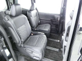 ゆとりある広々とした車内空間は、ドライブを始め買い物やレジャーなど、幅広く活躍します。一人でもみんなとでもお出かけを楽しみましょう!