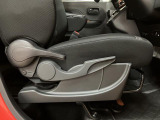 運転席シートリフターを装備しています★細かくドライビングポジションを設定できるので運転し易く、疲れにくいですね♪