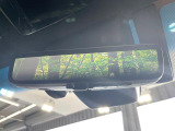 【デジタルインナーミラー】後席の大きな荷物や同乗者で後方が確認しづらい時でも安心!カメラが撮影した車両後方の映像をルームミラー内に表示。クリアな視界で状況の確認が可能です!